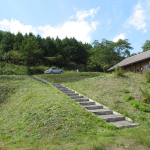 三平山ログハウス周辺の草刈を実施しました