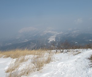 大山は春霞