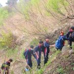 【ガイド報告】　岡山高校2年生雨の三平山登山！