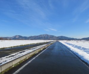 12/18　茅部野  正面の山は蜂ヶ巣山