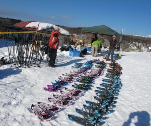 蒜山雪恋祭り①スノーシュウ勢揃い　　子供用から大人用まで４０セット