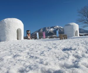 2/4   雪恋祭り巨大カマクラ