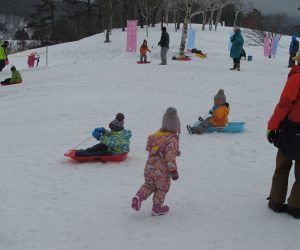 雪恋祭り⑨橇遊び こども達にはこれが一番人気