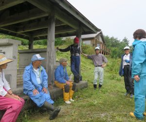 9/10　里山と草原の草刈  ガイドクラブのメンバーによる里山と草原の手入れ、