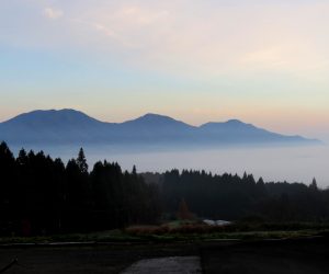 11/21 久し振りの雲海　朝日と蒜山を撮るには皆ヶ山山麓のキャンプ所が最適