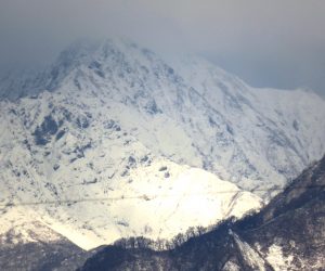 11/23 大山の裾がわずかに見えました　21日よりはだいぶ積雪が増えたようです