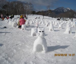 雪恋祭りスノーシュー体験　10ミニカマクラ作り会場